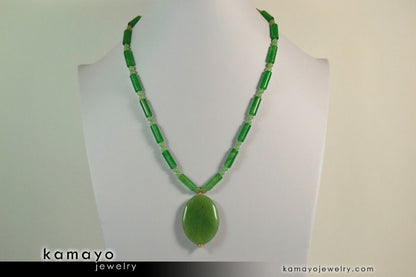 GREEN AVENTURINE NECKLACE - Large Oval Aventurine Pendant and Round Beads